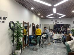 -V8潮牌·接发烫染连锁