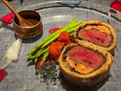 惠灵顿牛排-弦月窗LUNETTE BY AMANDA(复兴路店)