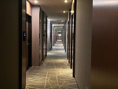 -潮漫酒店(北京通州环球度假区临河里地铁站店)
