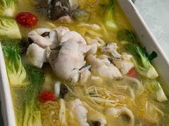 青麻椒酸菜鲑鱼-品悦酒店(三林古镇店)
