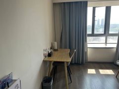 -欧辰国际酒店(重庆欢乐谷轻轨站店)