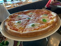 芝士披萨-WOLFGANG PUCK KITCHEN & BAR(迪士尼小镇店)