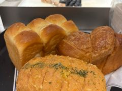 -HOT CRUSH趁热集合·现烤面包(上海环球港店)