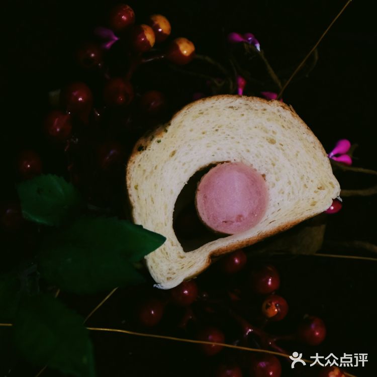 咸口叉烧特别香，黑芝麻咸奶酥上次吃觉得偏咸