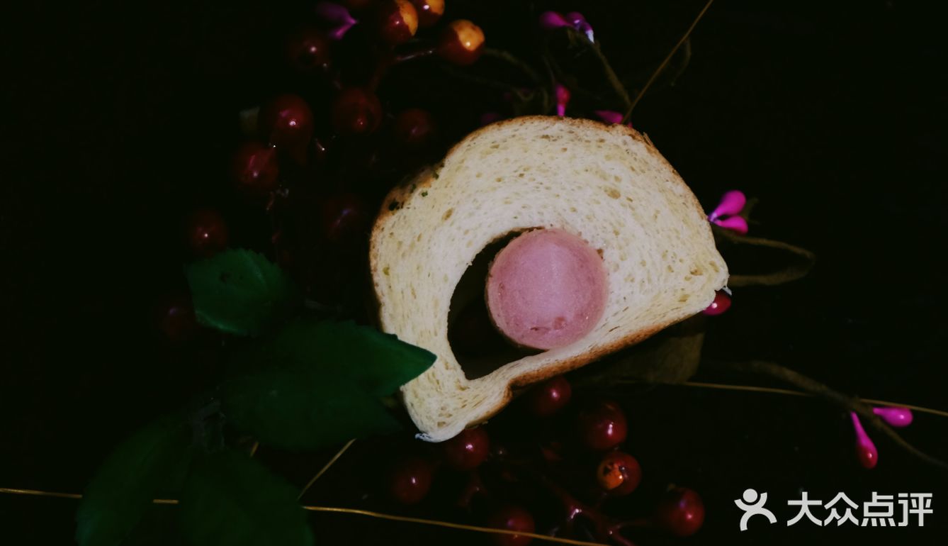 咸口叉烧特别香,黑芝麻咸奶酥上次吃觉得偏咸