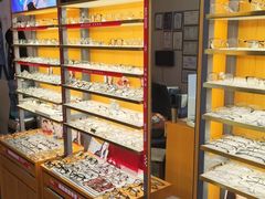 -优医视平价眼镜蔡司依视路折扣工厂店(十里堡店)