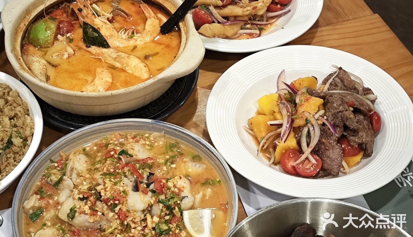 点了好几个招牌菜 都还可以 金不换炒饭是必点的哈！
