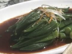 白灼秋葵-巴特餐饮6加1音乐餐吧·新疆菜