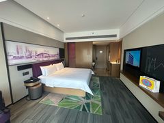 -深圳宝安体育馆希尔顿欢朋酒店