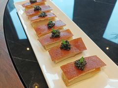 鱼子酱配脆皮烤乳猪-广州文华东方酒店·江-由辉师傅主理