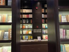 -钟书阁(松江泰晤士小镇店)