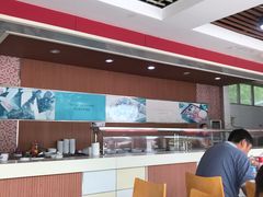 -临港服务区·停车场