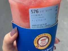 夏日桃桃冰-瑞幸咖啡(岳家嘴地铁站店)