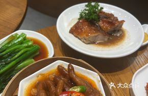 Steamed Chicken Feet with Peanuts