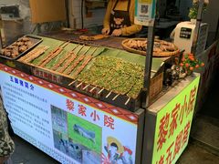 -泰龙城小吃街