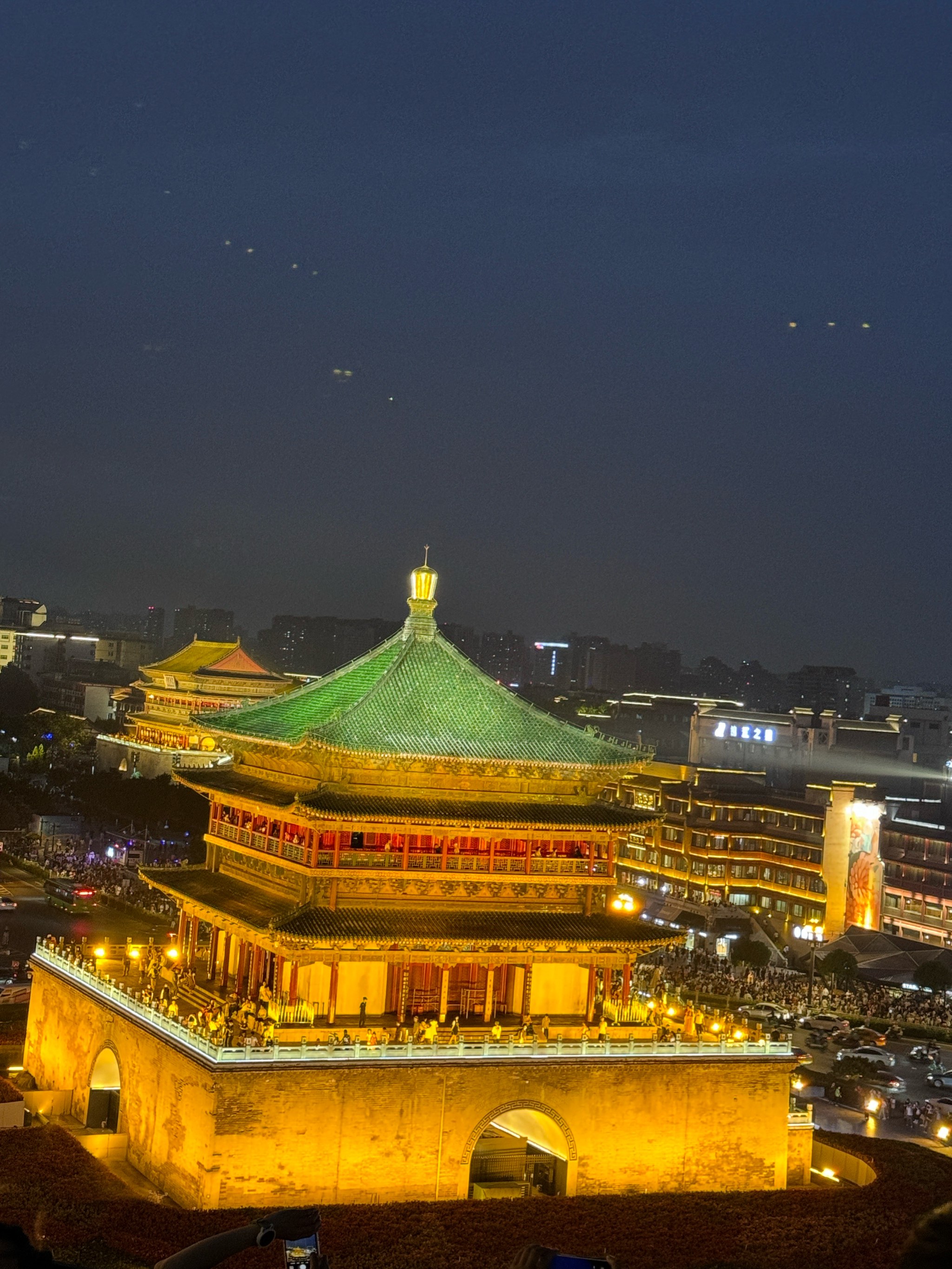 钟楼的夜景夜晚的西安图片