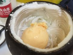 -志龙皇冠吃货椰子铺