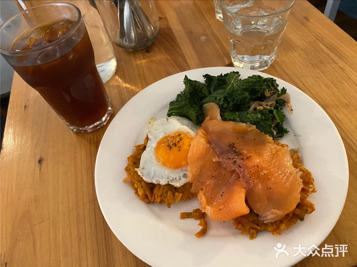 Egg•Allday Brunch(襄阳北路店)自制椰子咖啡冰图片