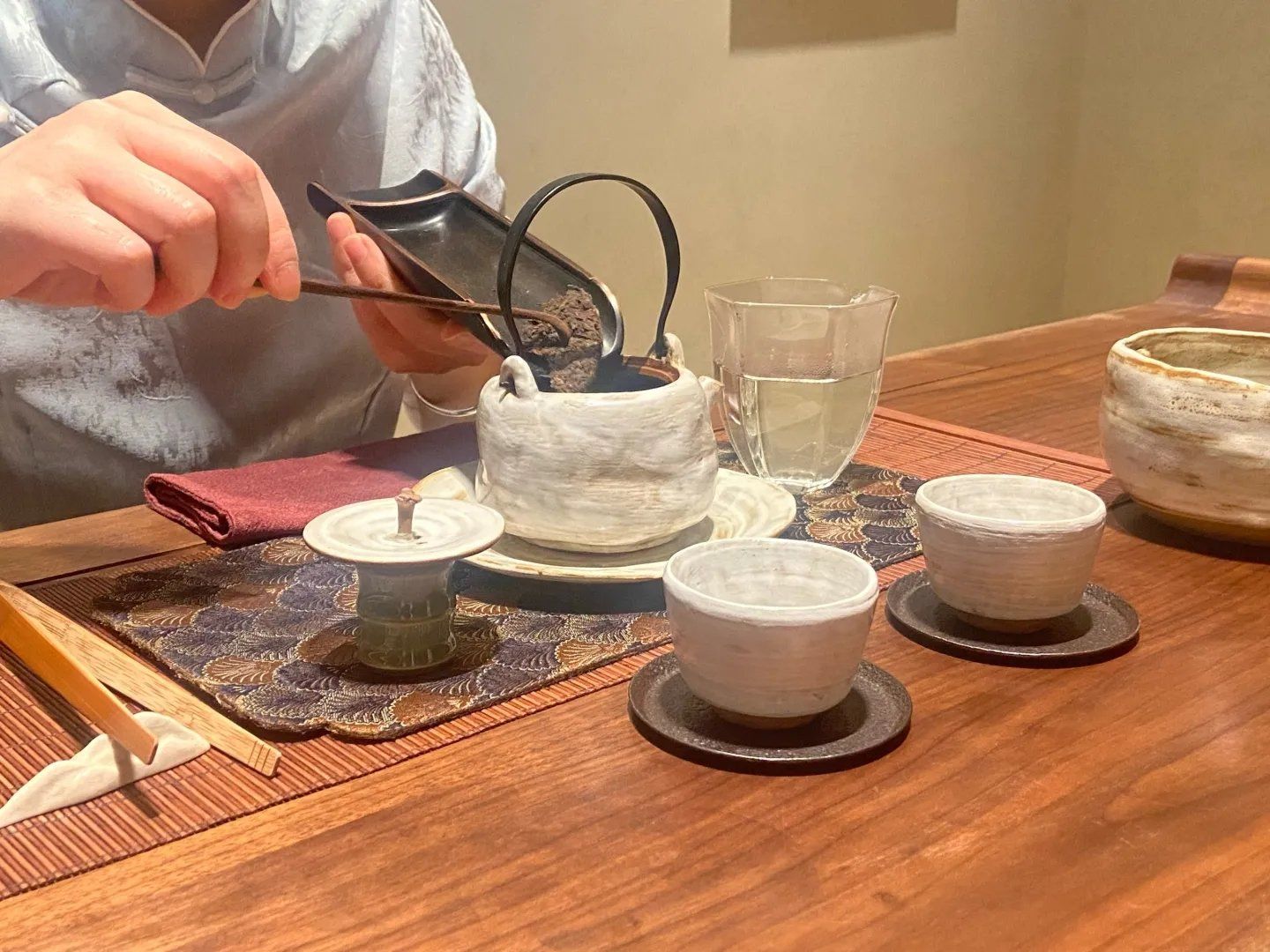 当茶馆遇上时尚,解锁喝茶新姿势