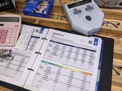 -豪门视光·星趣控·蔡司依视路眼镜代理商(中央大街店)