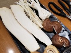 蘑菇拼盘-肉甲韩国木炭烤肉(新壹街1店)