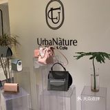 三楼的会贵一点，是设计师款，不过真的好看的