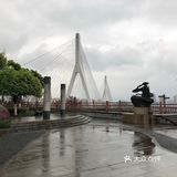 周末雨天大渡口义渡古镇人很少，有室内停车场