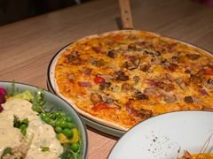 幸会饭堂荤香薄底披萨-幸薈飯堂