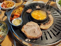 -江南猪肉商会无限续吃(弘大店)
