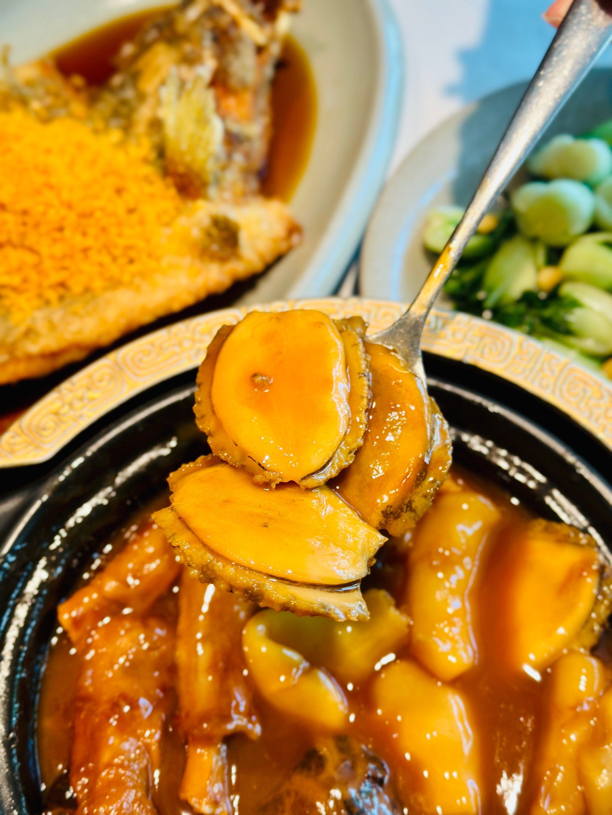 亮马河上的海鲜一品煲,海鲜鲍鱼能吃饱