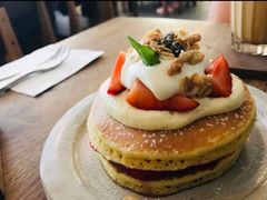 杂莓酸奶油松饼-無早咖啡