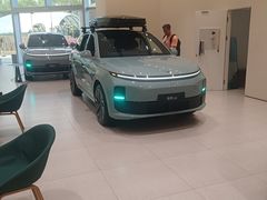 -理想汽车(世纪汇店)