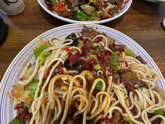 -歹歹的加个面过油肉拌面