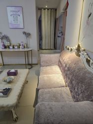 -蕾蕾美颜美容美体