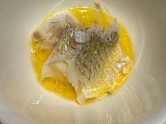 鸡汁爆腌鲜活黄鱼-杭州西子湖四季酒店·金沙厅