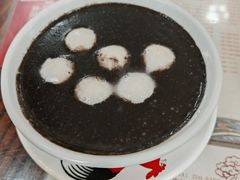 黑芝麻杏仁汤圆-周大娘牛乳(旧寨古村总店)