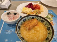 -海口绿发希尔顿酒店-田园汇贵州美食自助餐·三文鱼