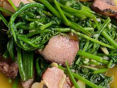 野菜炒土腊肉-邹胖哥好好吃餐馆(荔波美食街店)