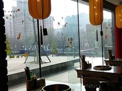 靠窗位-小龙坎老火锅(北京三里屯店)