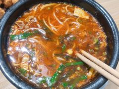 举人过桥米线-花馬肆.云南过桥米线(汉神购物广场现场熬汤店)