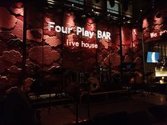 -FOUR PLAY BAR