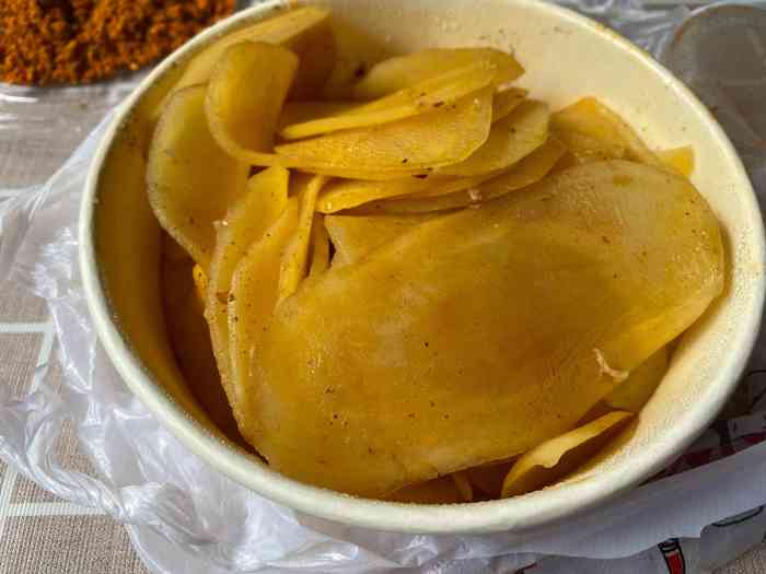 蔡娘娘洋芋片片(财大店)-"开在家附近小区的一家店,门面不大,那天看.