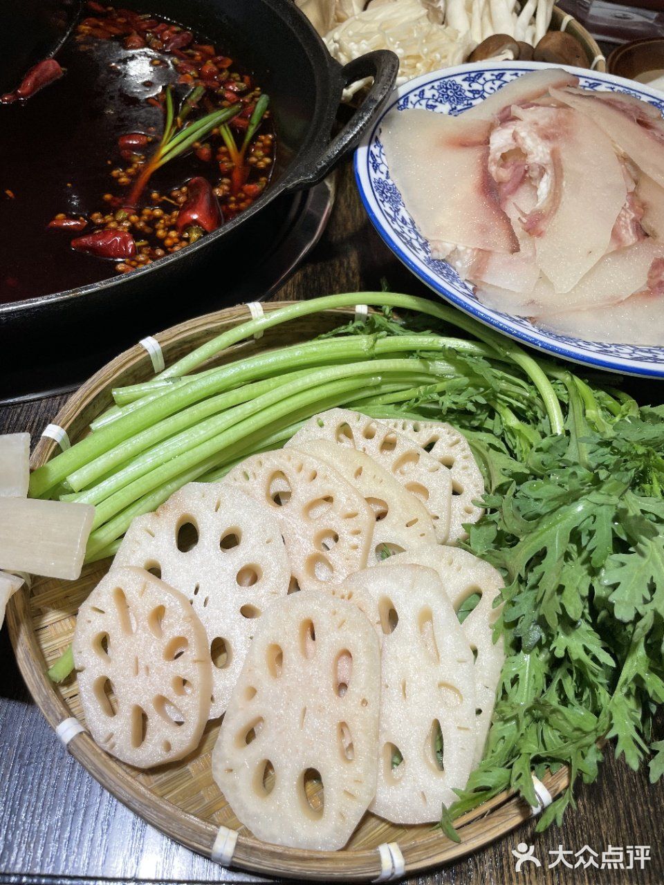 冯校长老火锅，深夜美食的温柔乡