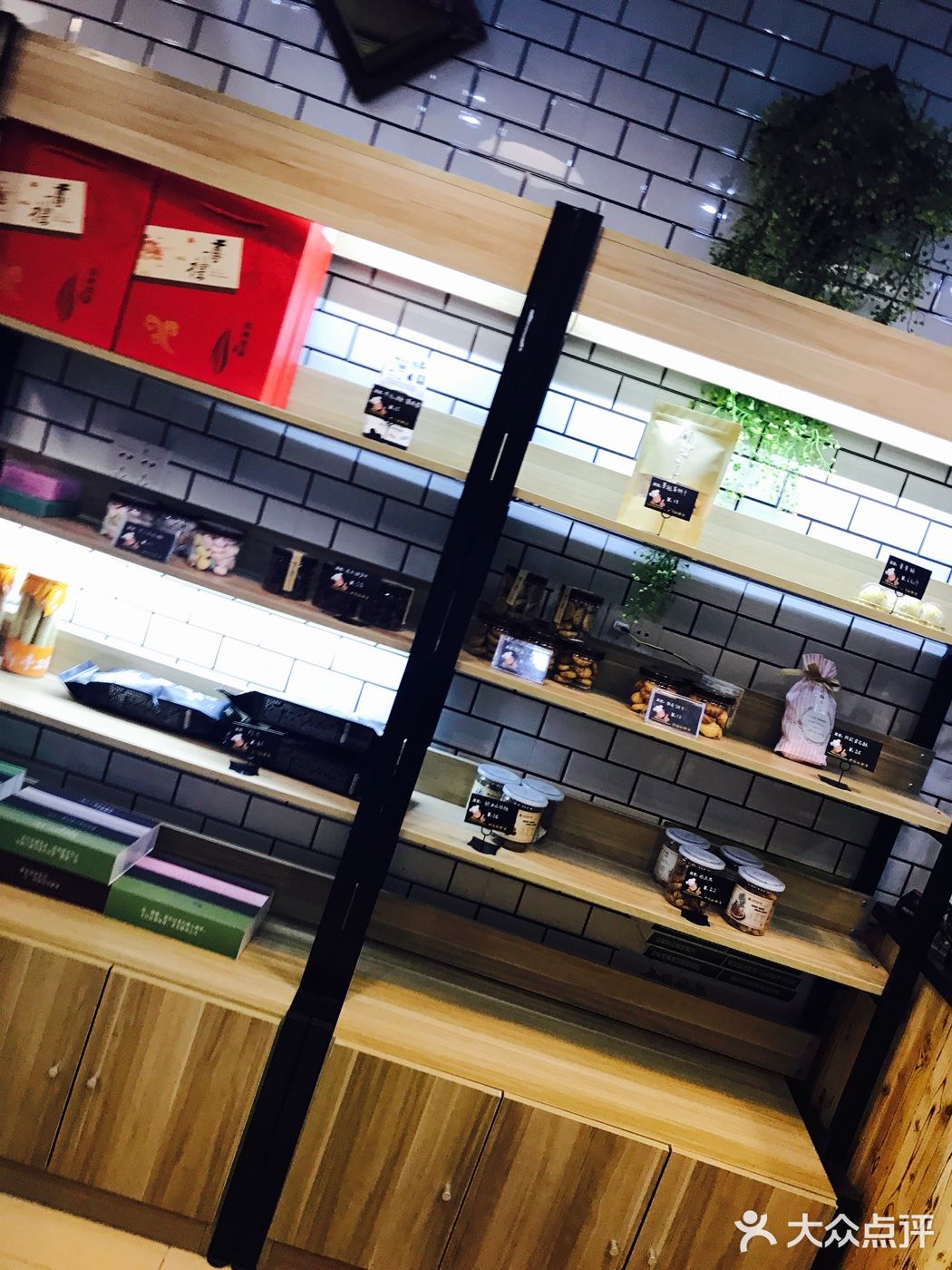 弟弟说很好吃，我吃了一口还可以哦 店面非常好找
