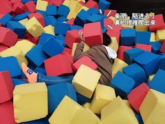-爱蹦iBOON蹦床运动馆(江汉店)