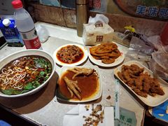 -爆炸头阿姨小四川正宗川味小吃(无任何分店)