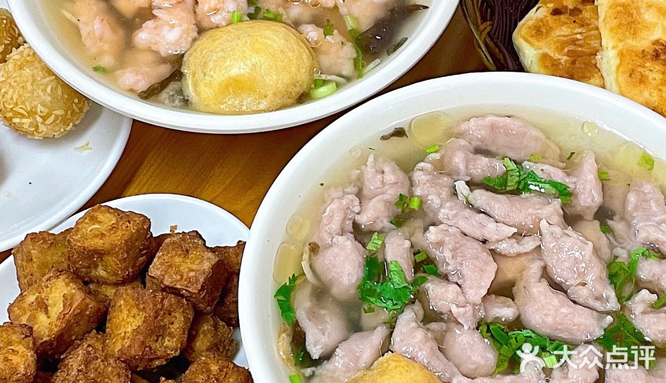 青岛•居民楼下的小店福建肉滑汤