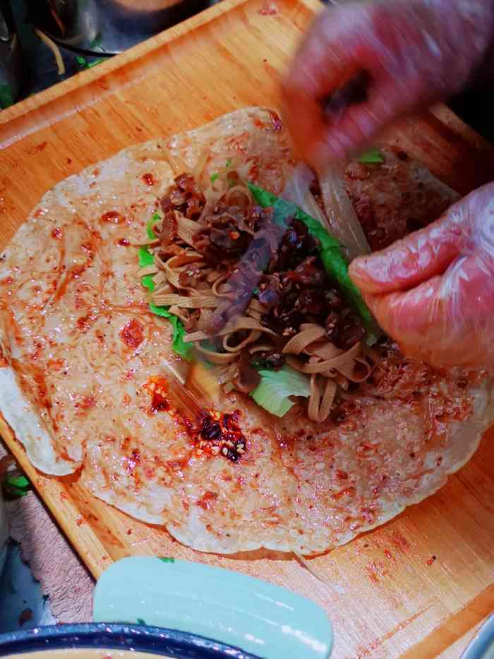 翟记老妈妈卷饼-"每次去都排长队的一家店,轮到我时阿姨明明.