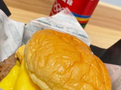 招牌安格斯纯牛蛋堡-EGG BOMB(浦东国际机场S2卫星厅店)