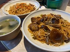 菌菇小龙虾拌面-松鹤面馆·古法焖肉面(观前店)